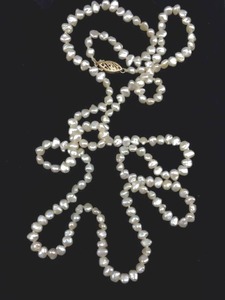 lot 3 image: 14k Yellow Gold Pearl Estate Necklace