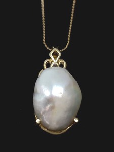 lot 15 image: 14k Custom Made Large Pearl Pendant