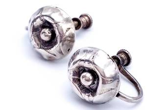 lot 46 image: Vintage Sterling Silver Button Face Twist On Earrings