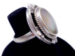 lot 52 image: Whiting and Davis Co. Vintage Cocktail Ring