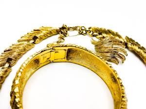 lot 61 image: Vintage 1960s Monet Wing Jewelry SET.