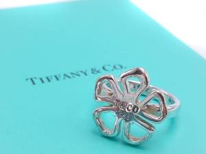 lot 0 image: Tiffany & Co Signed Open Stencil Flower Estate Ring