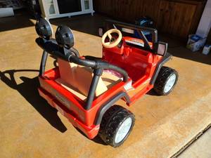 lot 1 image: Power Wheels Jeep Wrangler 12-V Ride On-Not used