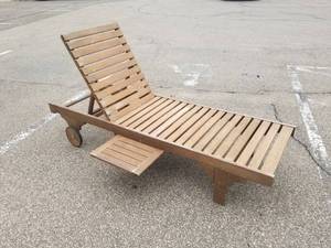 lot 23 image: Safavieh Teak Deck Lounger with Table