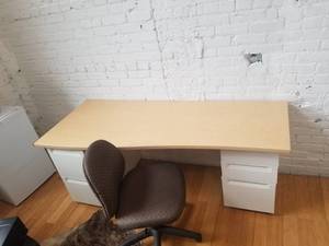 lot 58 image: Herman Miller Wave Office Desk