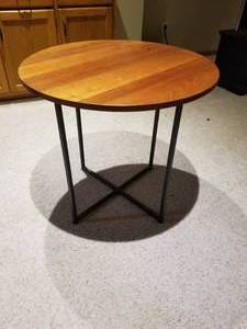 lot 51 image: Contemporary Coffee or Side Table