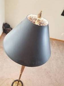 lot 50 image: Traditional Floor Lamp