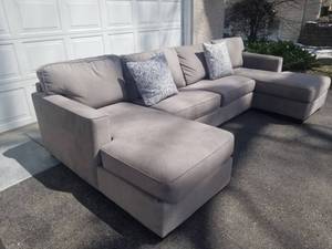 lot 6 image: Luxurious Grey Sectional by Bauhaus Furniture