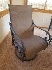 lot 9 image: Excellent Summer Winds Patio Set