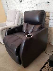 lot 33 image: Lane Black Powered Recliner