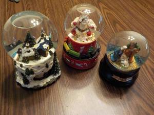 3 Musical Snow Globes...