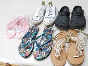 5 pairs size 6 - 7 shoes flip flop...