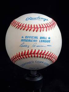 lot 12 image: Kirby Puckett Autograohed Baseball