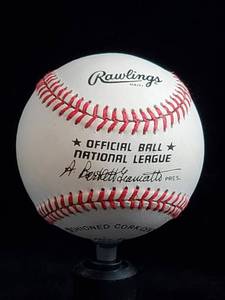 lot 13 image: Pete Rose Autographed Baseball