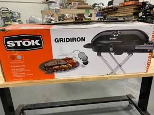 lot 13 image: GRIDIRON STOCK Portable Grill W Grill Grate and Pizza Stone