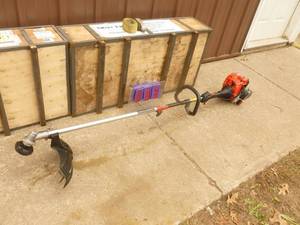 Craftsman 2 cycle Weed Trimmer. Looks new. Tested & works. As shown.
