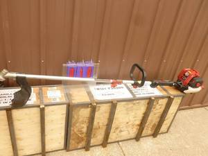 Craftsman 4 cycle Weed Trimmer. Nearly new. Tested & works. As shown.
