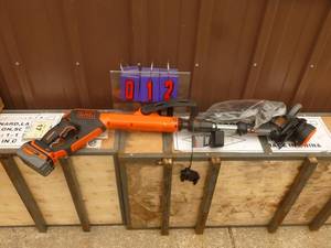 Black & Decker 20 volt Lithium Ion Weed Trimmer. Appears new. Includes battery & charger. Tested & works. As shown.