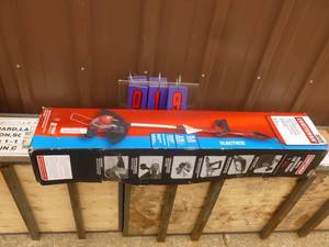 Craftsman 110 volt Weed Trimmer. Tested & works. As shown.