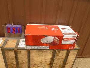 Craftsman 12 hp chain drive garage door opener. Appears new in box. As shown.