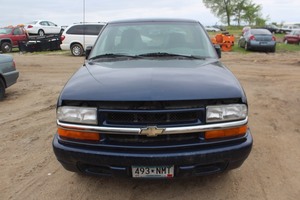 1999 Chevrolet S10 - 5 Speed - Nice Tires