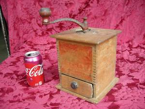 lot 6 image: Antique One Pound Coffee Mill