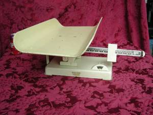 lot 18 image: Antique Health-O-Meter Stork Scale