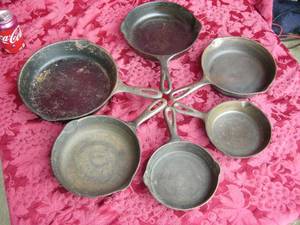 lot 19 image: Wagner Cast Iron Frypan Group