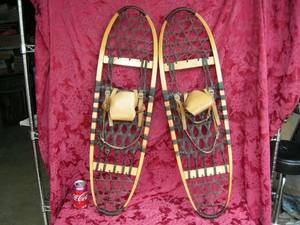 lot 20 image: Pair Snocraft Snowshoes