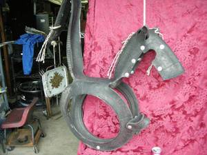 lot 25 image: Classic Vintage Horse Tire Swing