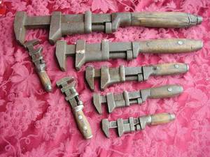 lot 46 image: Group Antique Monkey-Pipe Wrenches