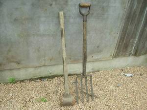 lot 15 image: #13 MalletSledge Hammer and Fork