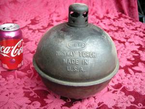 lot 16 image: Antique Dietz Highway Torch