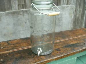 lot 41 image: Hampton Old Fashioned Drink Dispenser