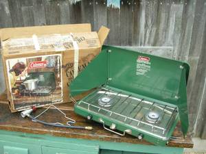 lot 40 image: Coleman Deluxe 2 Burner Propane Campstove