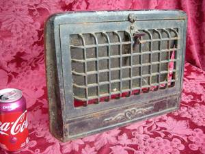 lot 69 image: Antique Cast Grate