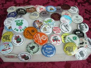 lot 72 image: Vintage Button Collection