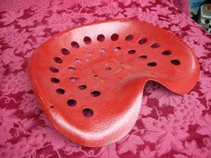 lot 81 image: Old Tractor Seat