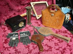 lot 100 image: Misc Vintage Old Items