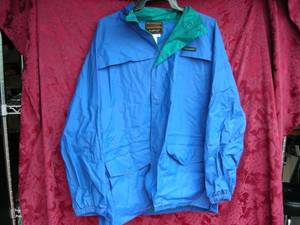 lot 111 image: Stearns 2p Rainwear Suit