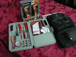 lot 122 image: Ratchet Set, Took Kit, KneeElbow Pads