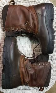 lot 12 image: Sorel Mens size 11 winter boots
