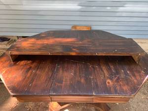 lot 16 image: Vintage Octagon dining table (w 2 leafs and cover)