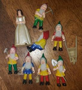 lot 17 image: 1970s Snow White & The Seven Dwarves