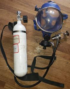 lot 18 image: Survivair U.S. Divers 5 Minute tank and mask