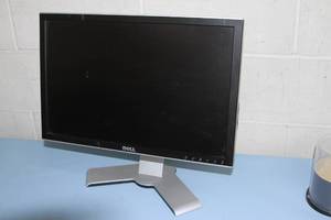 lot 109 image: Dell Ultra Sharp UltraSharp 2007WFP 20 Widescreen Flat Panel LCD Monitor