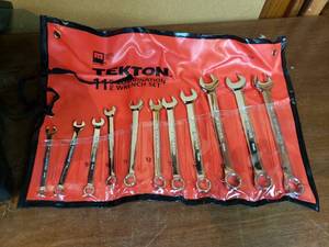 lot 11 image: Tekton Metric Combination Wrentches and Tool Box