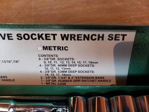 lot 12 image: 21 Piece 38 Drive Metric Socket Set