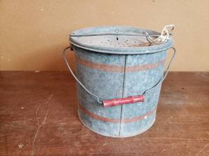 lot 28 image: Falls City Metal Minnow Bucket