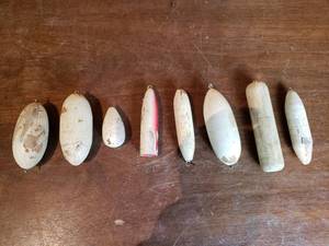 lot 36 image: 8 Vintage Wooden Bobbers